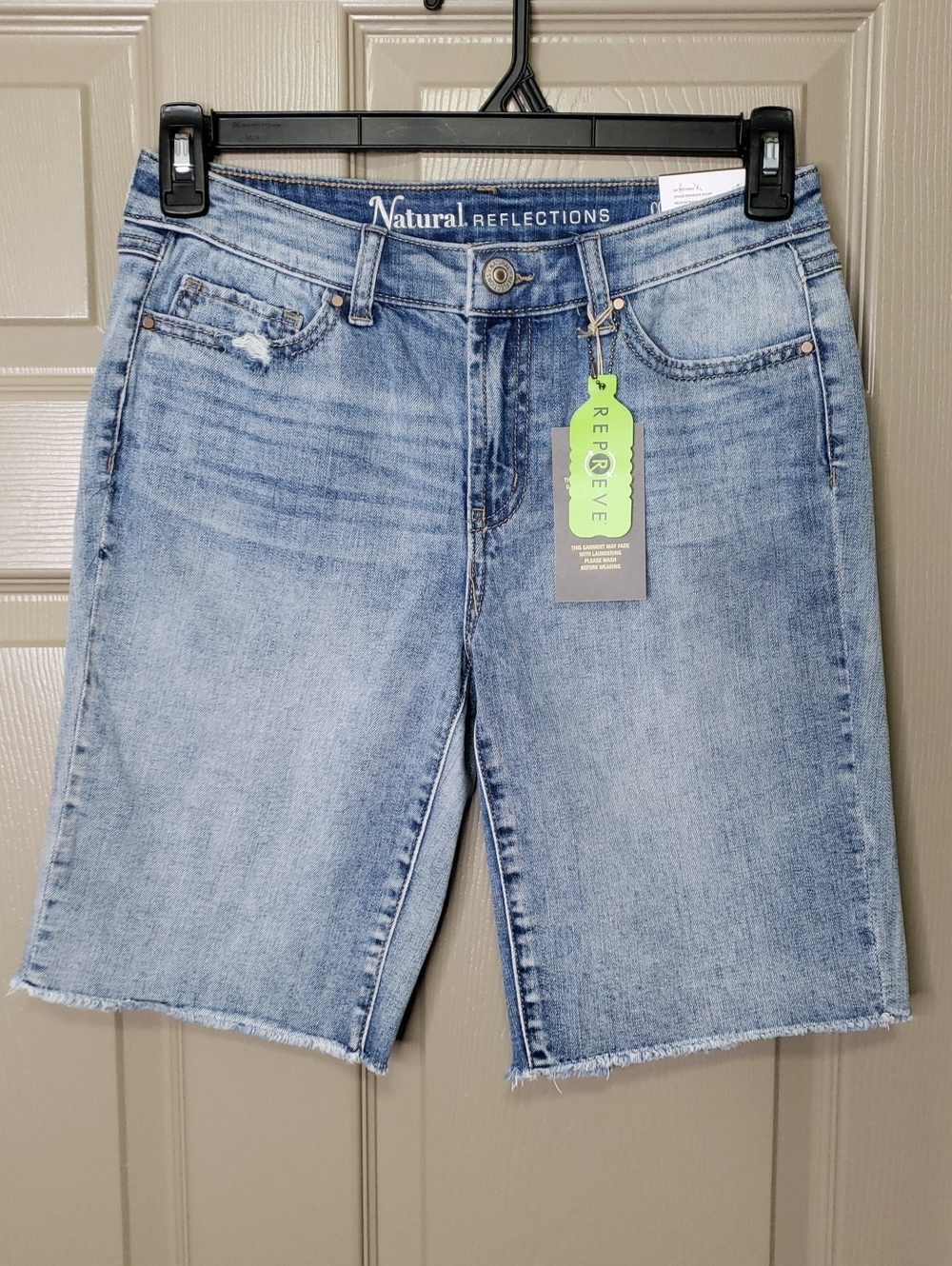 Natural Reflections NWT Osage Light Wash Denim Bermuda Stretch Raw Hem Shorts 4